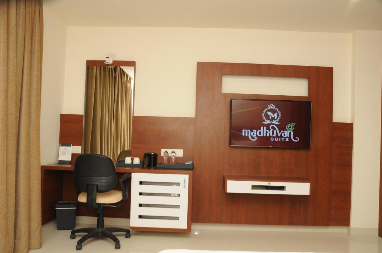 Daksh The Madhuvan Suites Dwarka Εξωτερικό φωτογραφία